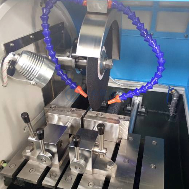 Máquina automática de corte de muestras metalográficas